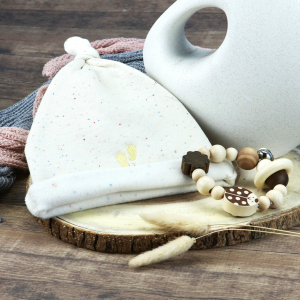 Baby Mütze mit Füße-Applikation (Bio)