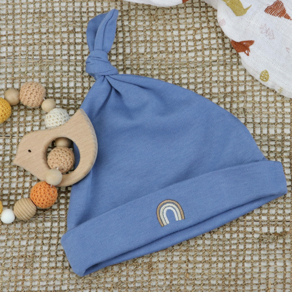 Baby Mütze mit Regenbogen-Applikation