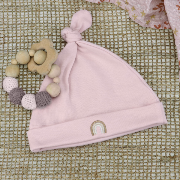 Baby Mütze mit Regenbogen-Applikation